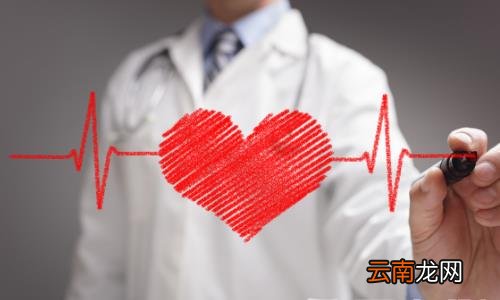 天热总感觉胸闷心慌无法呼吸 教你辩识真假心脏病