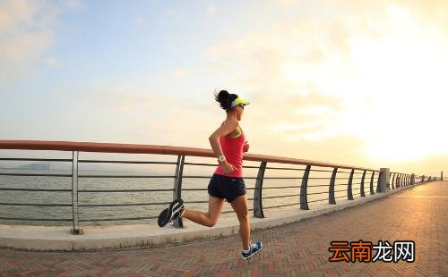 晨起后利于健康的保健事项 四种水早上起床不能喝