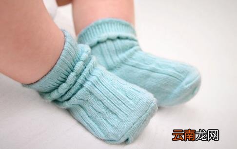冬天有必要给宝宝穿袜子睡觉吗 视情况而定