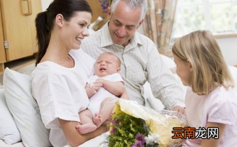 新生儿打嗝频繁的原因和正确处理办法
