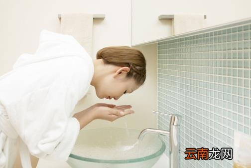 女性晚上如何保养皮肤 夜晚皮肤护理方法