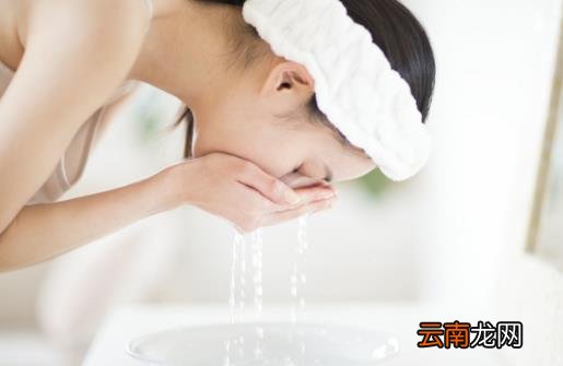 白醋洗脸的正确美白方法 要美白洗脸的水温很重要