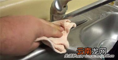 水槽、水龙头上的水垢简单省力巧清除