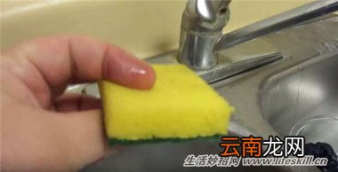 水槽、水龙头上的水垢简单省力巧清除