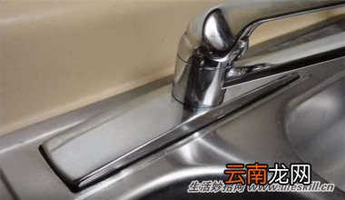 水槽、水龙头上的水垢简单省力巧清除
