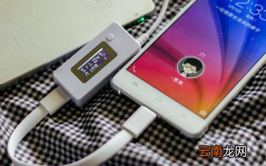 手机的充电误区 边充边玩伤手机也伤身体
