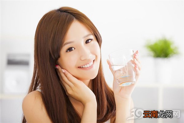 夏季解渴喝热水比喝冰水好