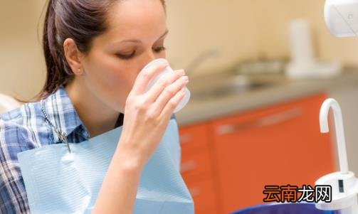 逼死强迫症系列 早上起床先喝水还是先刷牙