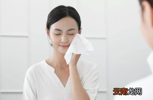 用盐洗脸功效多多 洁面四法则教你洗出牛奶肌