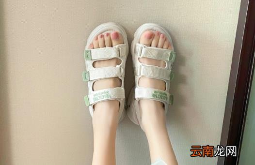 凉鞋泡水发臭原因是什么 凉鞋里面太滑怎么办