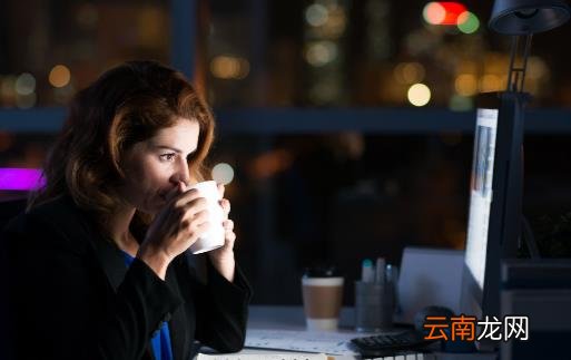 睡前爱玩电脑手机小心疾病找上你 睡前保健招数介绍