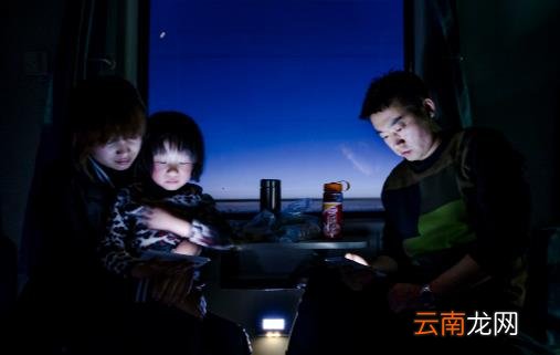 睡前爱玩电脑手机小心疾病找上你 睡前保健招数介绍