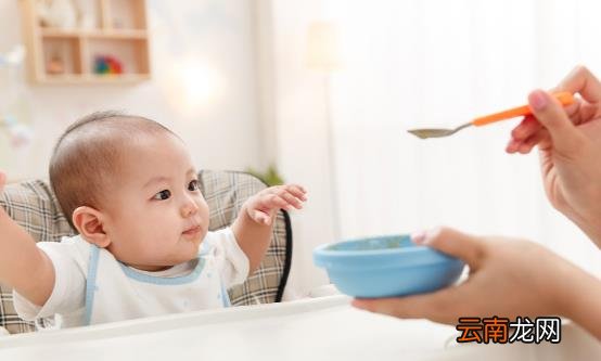 吃饭会影响孩子的一生 大人在饭桌的言行举止对孩子影响大