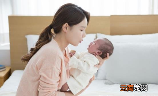什么样的新生儿呕吐需要及时就医 预防新生儿呕吐的方法