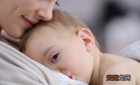 宝宝吃母乳身体发抖咋回事 母乳喂养时的注意事项