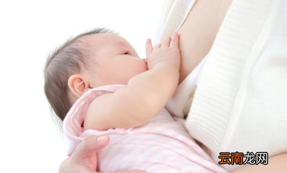 宝宝吃母乳身体发抖咋回事 母乳喂养时的注意事项