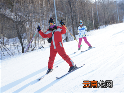 滑雪服适合冬天穿吗