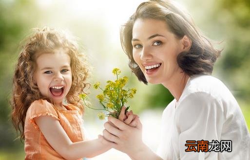 为妈妈妆扮出年轻姿态