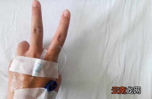 手术前注射生理盐水 防止发生意外情况没法快速给药
