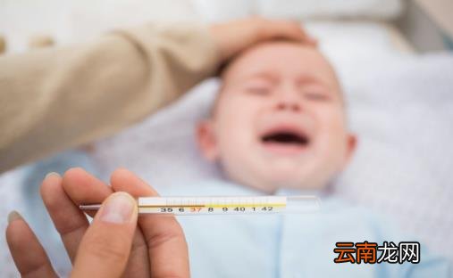 婴儿感冒发烧退烧物理方法 婴儿感冒发烧的护理措施