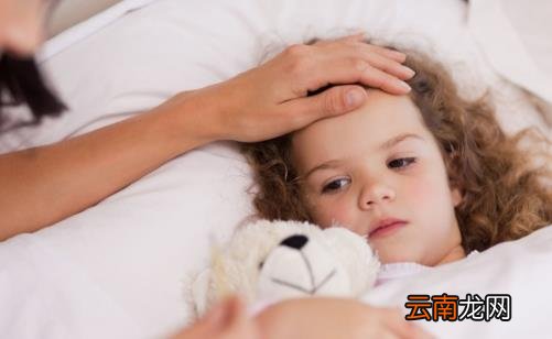 婴儿感冒发烧退烧物理方法 婴儿感冒发烧的护理措施