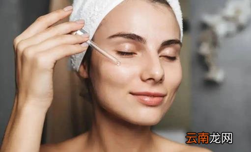 脸上挤出的黄粒是油脂吗 毛孔里的油脂粒要挤吗