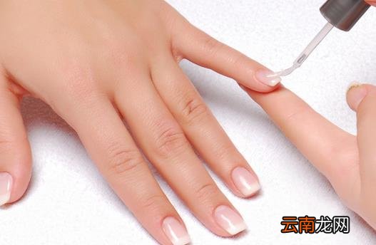 夏季 给你的指甲化个妆吧