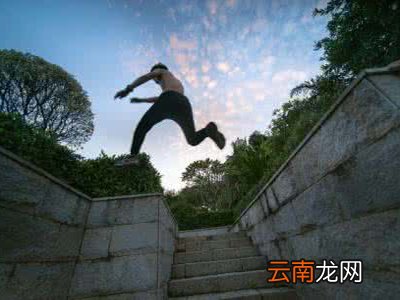 跑酷时可以穿跑鞋吗
