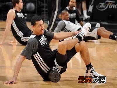 打篮球前如何活动手腕