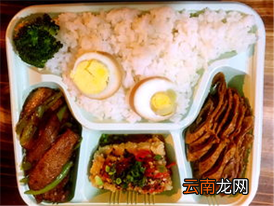 打羽毛球前吃什么食物好