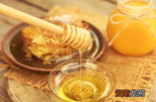 嘴唇干裂的原因 嘴唇干裂治疗小偏方