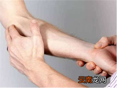 球友怎么防范高尔夫肘病