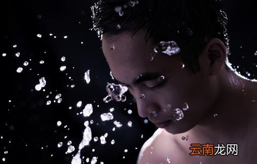 如何对付男士毛孔粗大