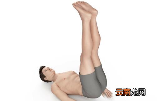 睡觉之前靠墙抬腿促进肝脏排毒 靠墙抬腿的正确做法