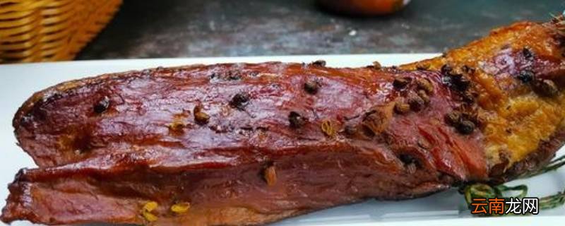 腊肉外面一层白色的还能吃吗
