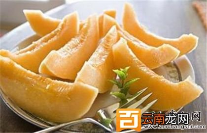 吃香蕉时，不能跟哪些食物一起吃？