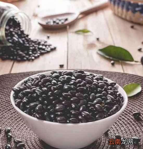 黑豆炖梨的功效 让你甩掉大肚腩