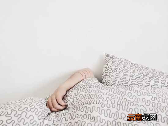起床后喝一杯水 一杯温开水最养人