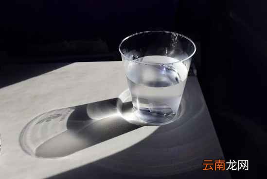 起床后喝一杯水 一杯温开水最养人