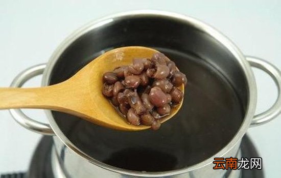红豆汤怎么煮容易烂 加糖时间也很关键
