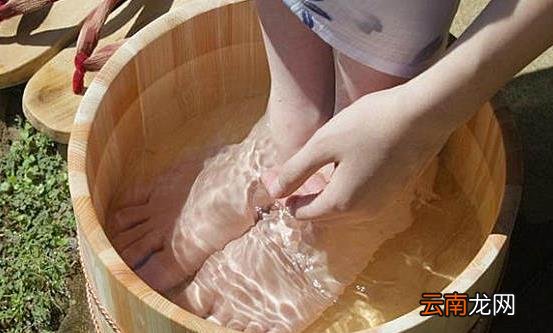 体内一直湿气重出现健康问题 排湿祛湿推荐六种方法