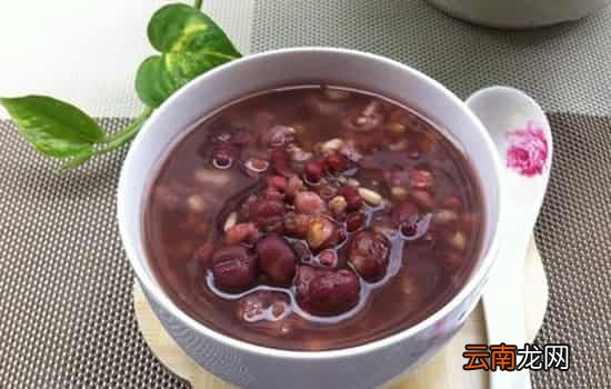 红豆薏米粥能当早餐吗 红豆薏米粥早上食用好过晚上