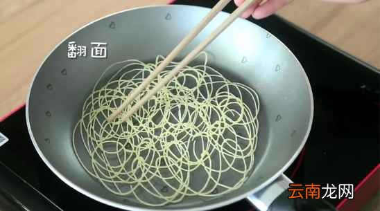 简单鸡蛋饼的做法 怎样做鸡蛋饼最好吃