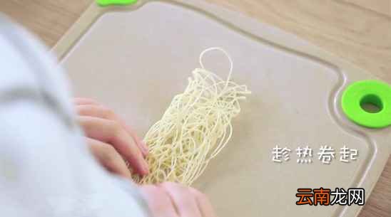 简单鸡蛋饼的做法 怎样做鸡蛋饼最好吃