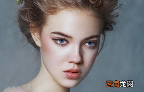 根据肌肤不同问题 分区涂抹粉底最风靡