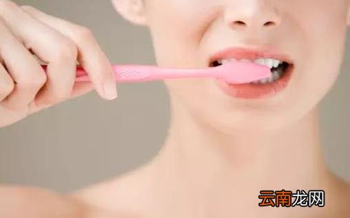晨漱不如夜漱刷牙漱口晚上更关键 认真刷牙的好处