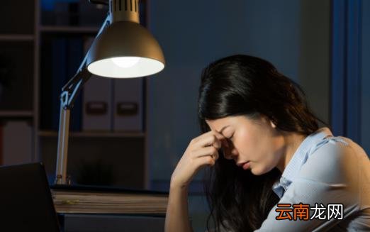 经常熬夜气血不足 雪耳百合木瓜糖水润肺滋阴是绝配