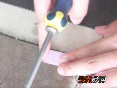 小内六角螺丝滑丝了怎么取出来