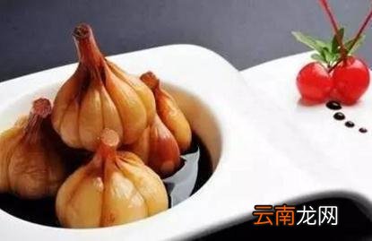 醋泡大蒜食用功效 醋泡大蒜能抗衰防癌