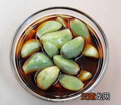 醋泡大蒜食用功效 醋泡大蒜能抗衰防癌